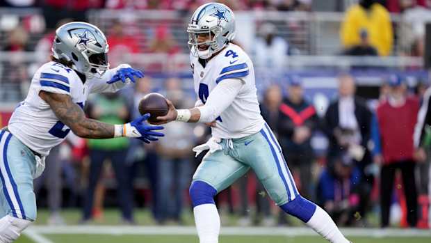 Cowboys quarterback Dak Prescott hands off to running back Ezekiel Elliott.